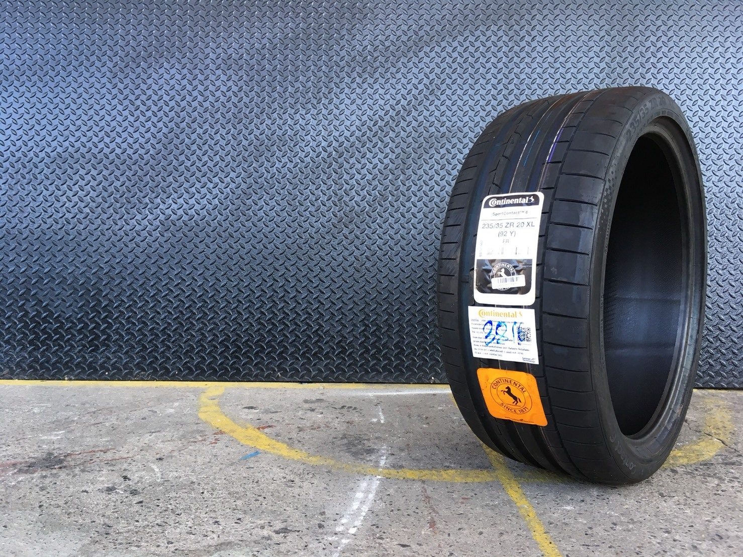 CONTINENTAL CONTACT6 CSC6 235/35-20 เส้น 7500 ปกติ 14000