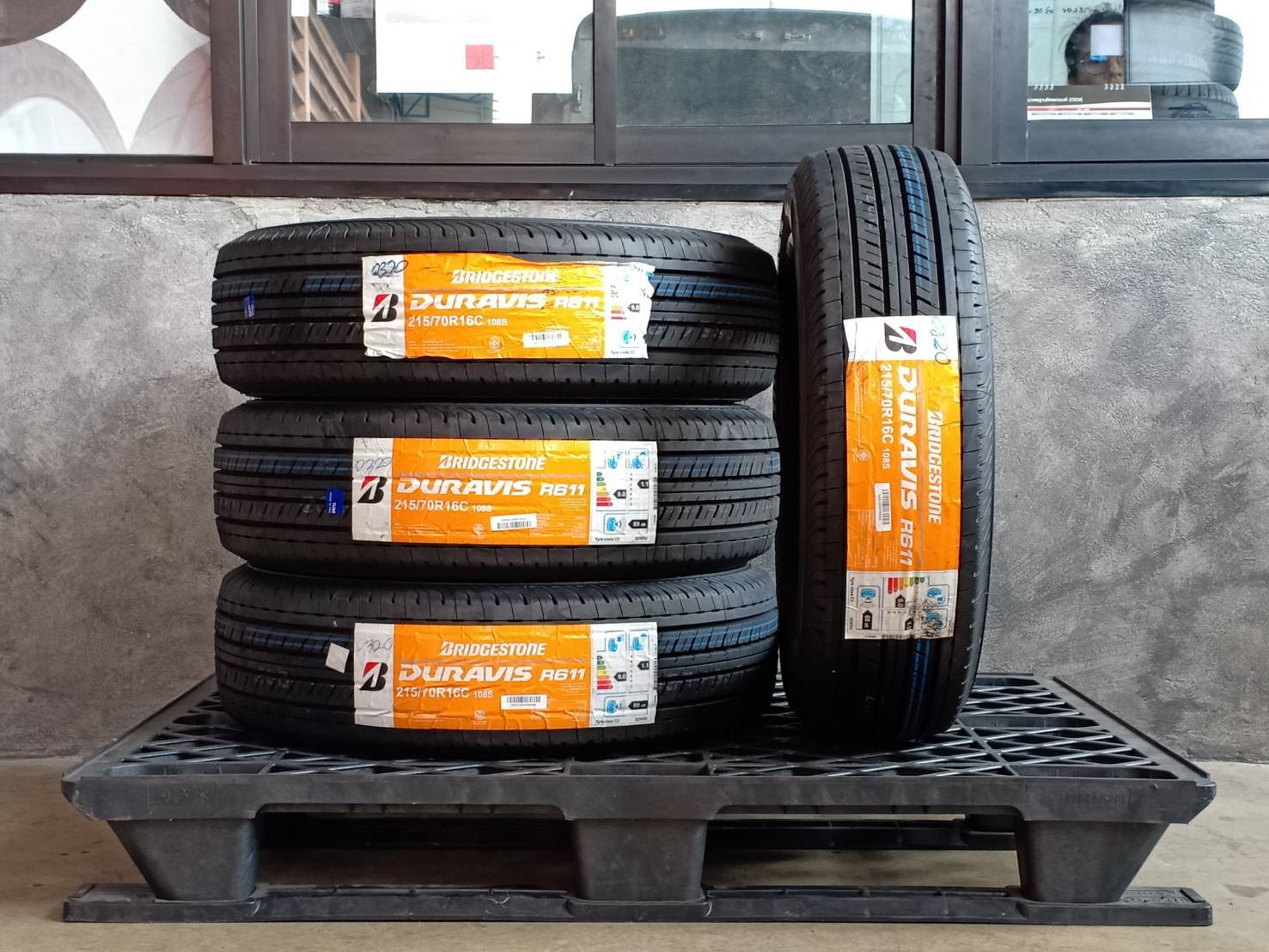 BRIDGESTONE 215/70R16 DURAVIS R611 108S MADE IN THAILAND