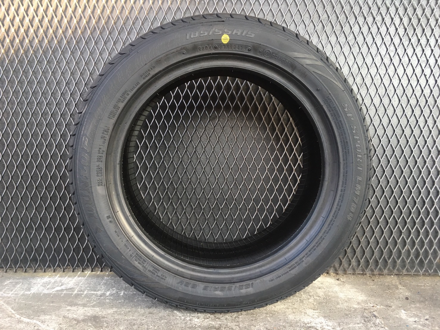 DUNLOP LM704 185/55-15 เส้นละ 2250 ปกติ 2500 ปี19