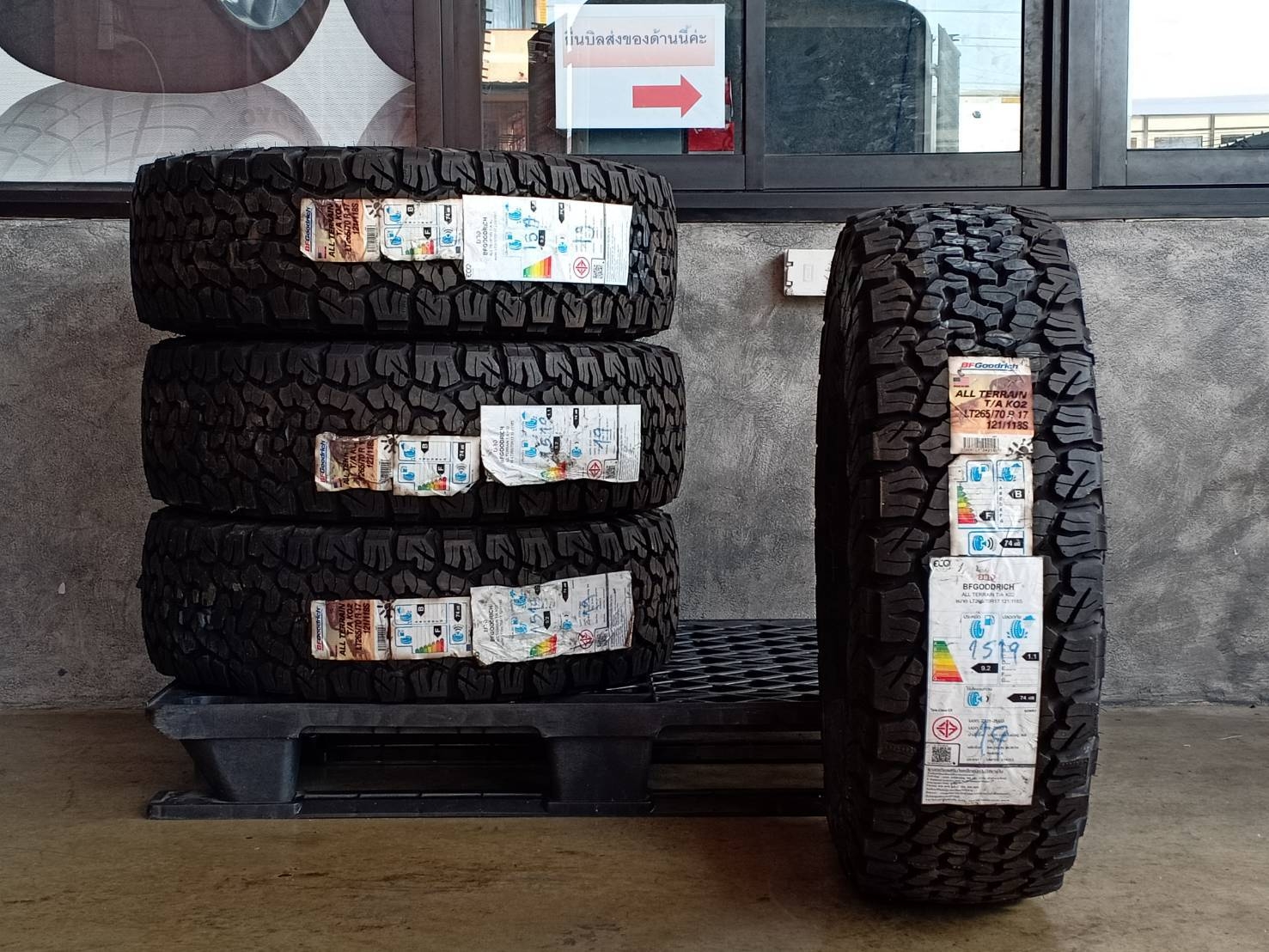 BF-GOODRICH 265/70R17 ALL TERRAIN T/A KO2 121/118S 10PR (ตัวหนังสือขาว) MADE IN U.S.A.