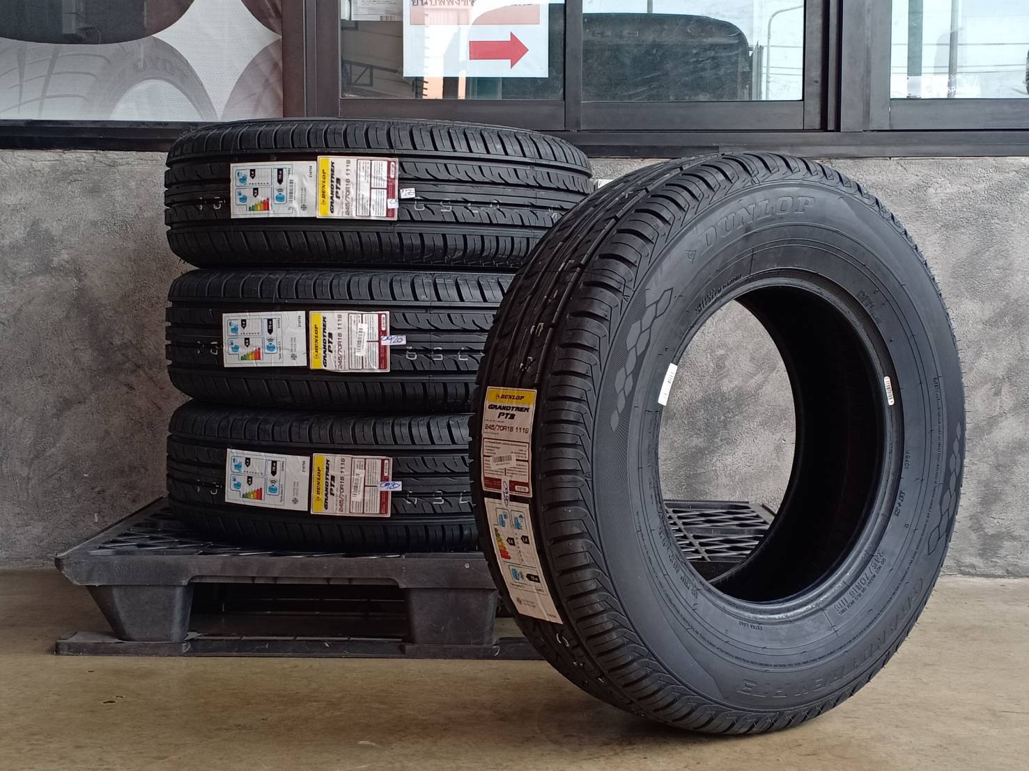 DUNLOP 245/70R16 GRANDTREK PT3 111S MADE IN THAILAND