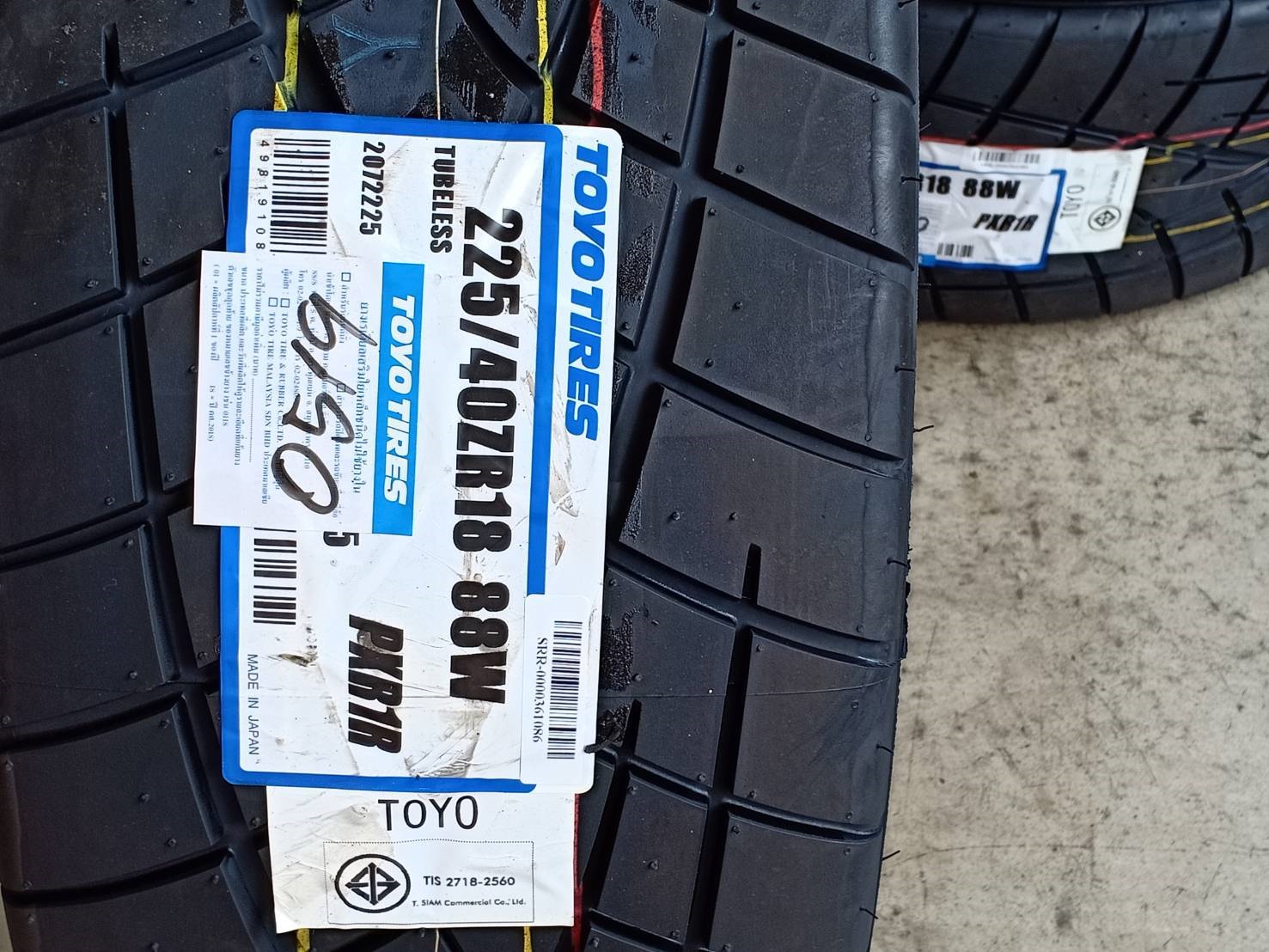 TOYO R1R 225/40-18 ปี19 ราคาพิเศษ