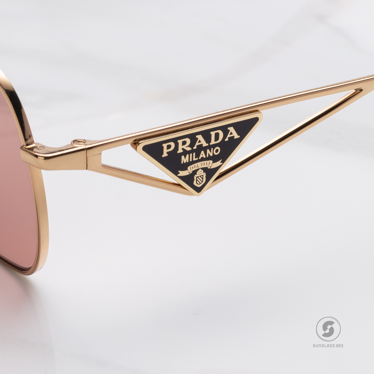 แว่นกันแดด PRADA PRA50S 5AK08M Gold