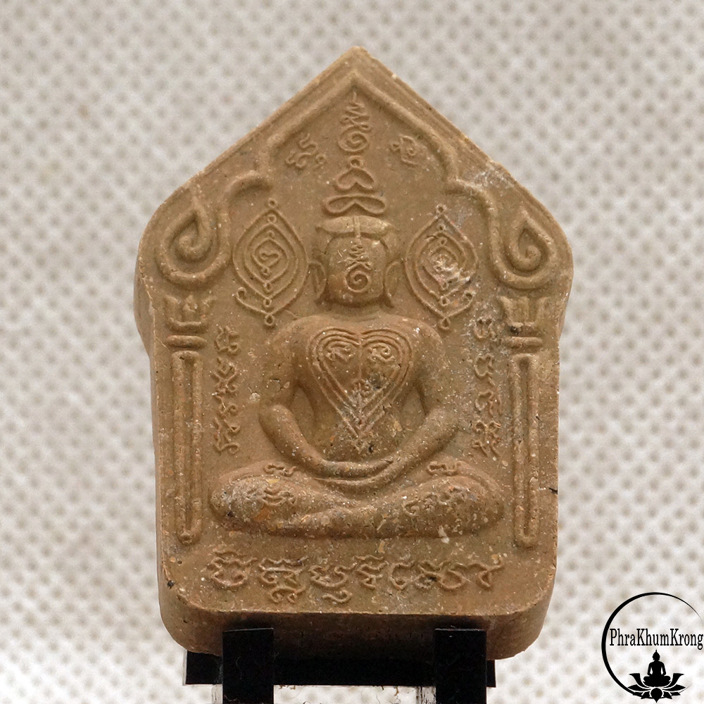 พระขุนแผนผงพรายปถมังโลกียะ รุ่นแรก (ปี 2560) หลวงปู่อุดมทรัพย์ (จ่อย สิริคุตโต) สำนักสงฆ์เวฬุวัน จ.ศรีสะเกษ เนื้อผงพรายปถมัง โรยพลอย ตะกรุดทองแดง