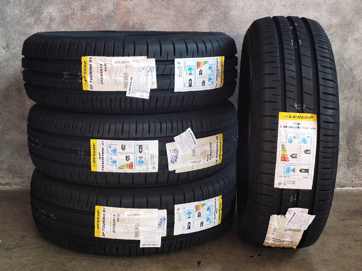 DUNLOP SP TOURING R1 205/65R15