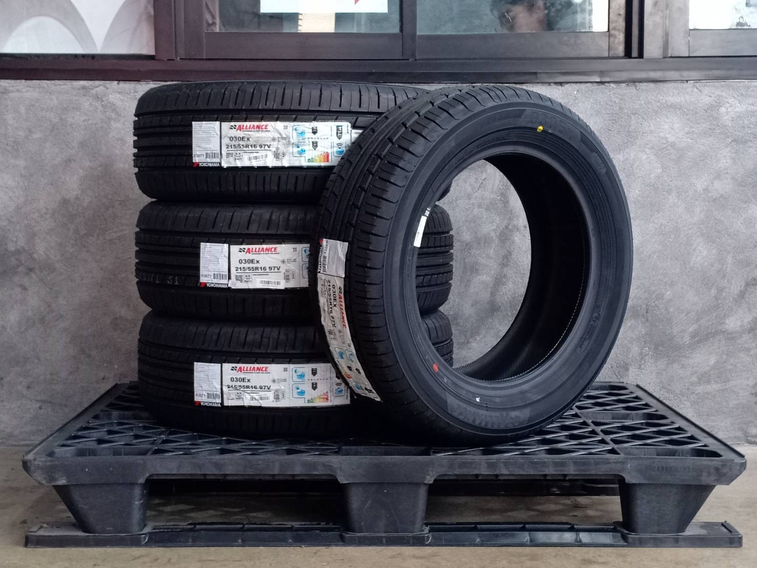 YOKOHAMA ALLIANCE 030EX 215/55R16 97V JAPAN