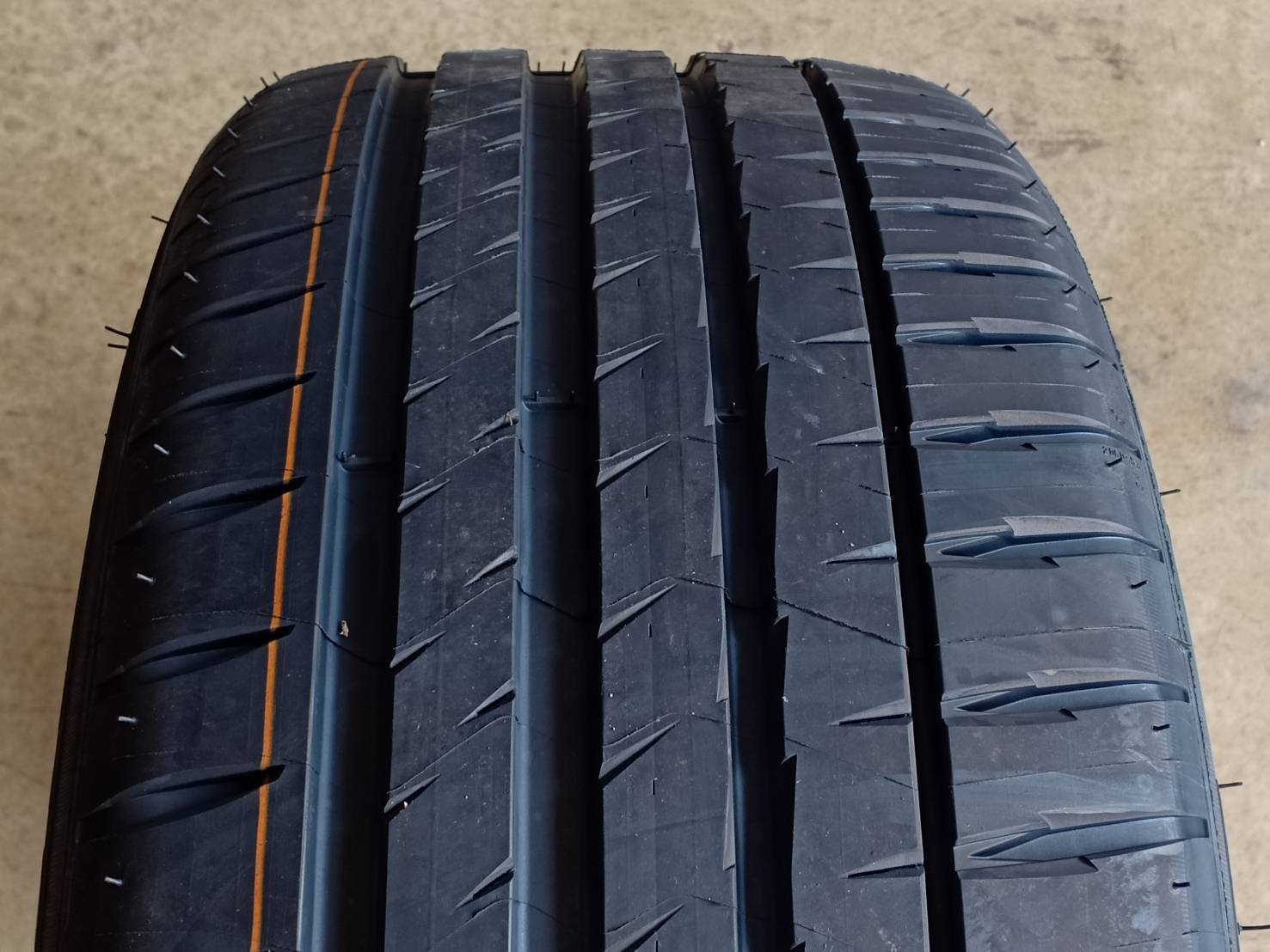 MICHELIN 235/45ZR18 PILOT SPORT 4ST 98Y MADE IN THAILAND