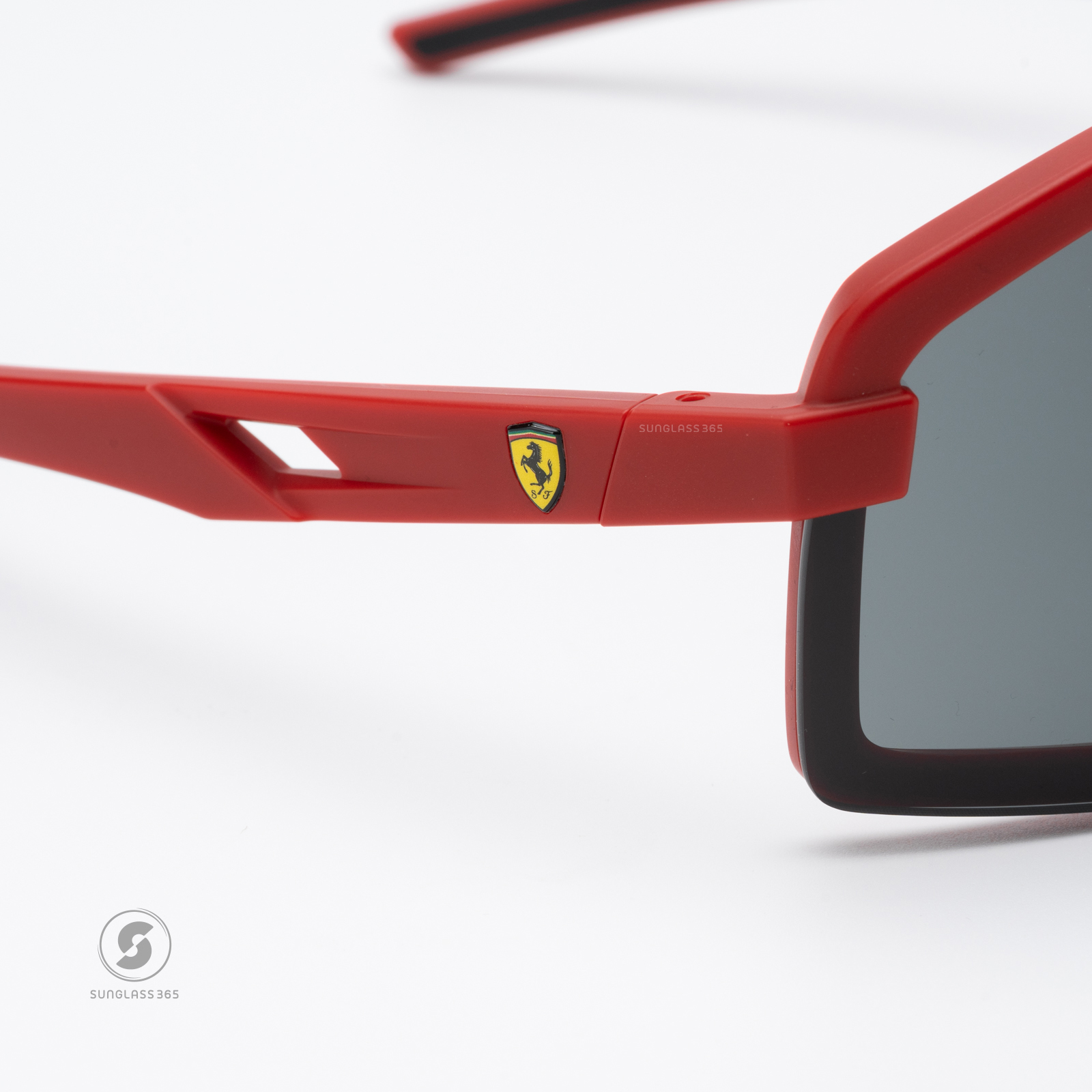 แว่นกันแดด Scuderia Ferrari FZ6010U 514/87