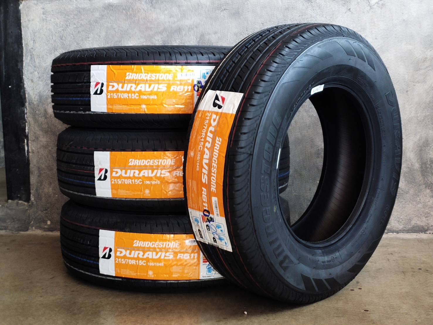 BRIDGESTONE DURAVIS R611 215/70R15C 106/104S THAILAND