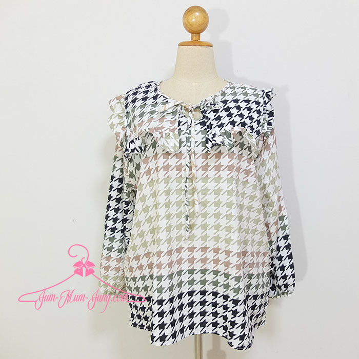 *อก50-52นิ้ว*เสื้อคนอ้วนผ้าไหมอิตาลีลายชิโนโทนสีเขียวแขนยาวปลายยางยืดแต่งระบายผูกโบว์คอ สวยเก๋น่ารักมากๆค่ะ