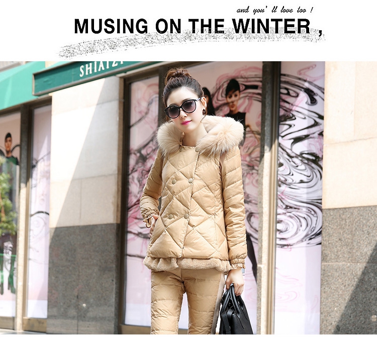 เสื้อโค้ทแบบ 3 ชิ้น สีชมพูแขนยาว ผ่าหน้าติดกระดุม ดีเทลตกแต่งคอและปลายชุดด้วยเฟอร์สีชมพู พร้อมระบายที่ปลายแขน สวยคุณภาพดีเหมือนแบบค่ะ