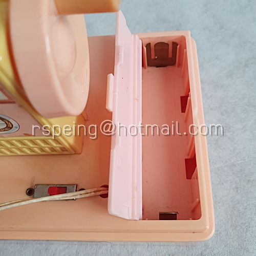 จักรเย็บผ้าของเล่นวินเทจ ยุค 80