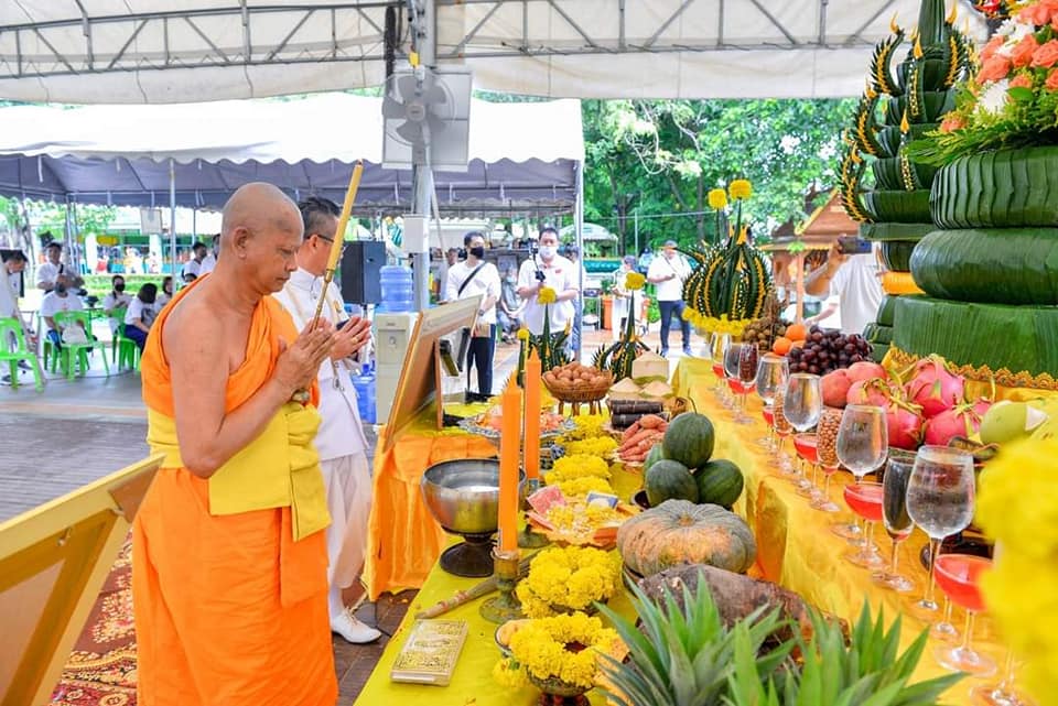 บุญอีสาน เนื้อผงไม้ใผ่ ปัดทอง