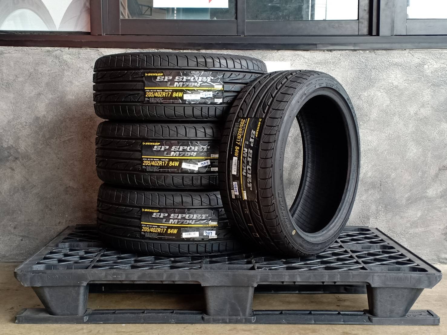 DUNLOP SP SPORT LM704 205/40R17 84W Y:3619 THAILAND