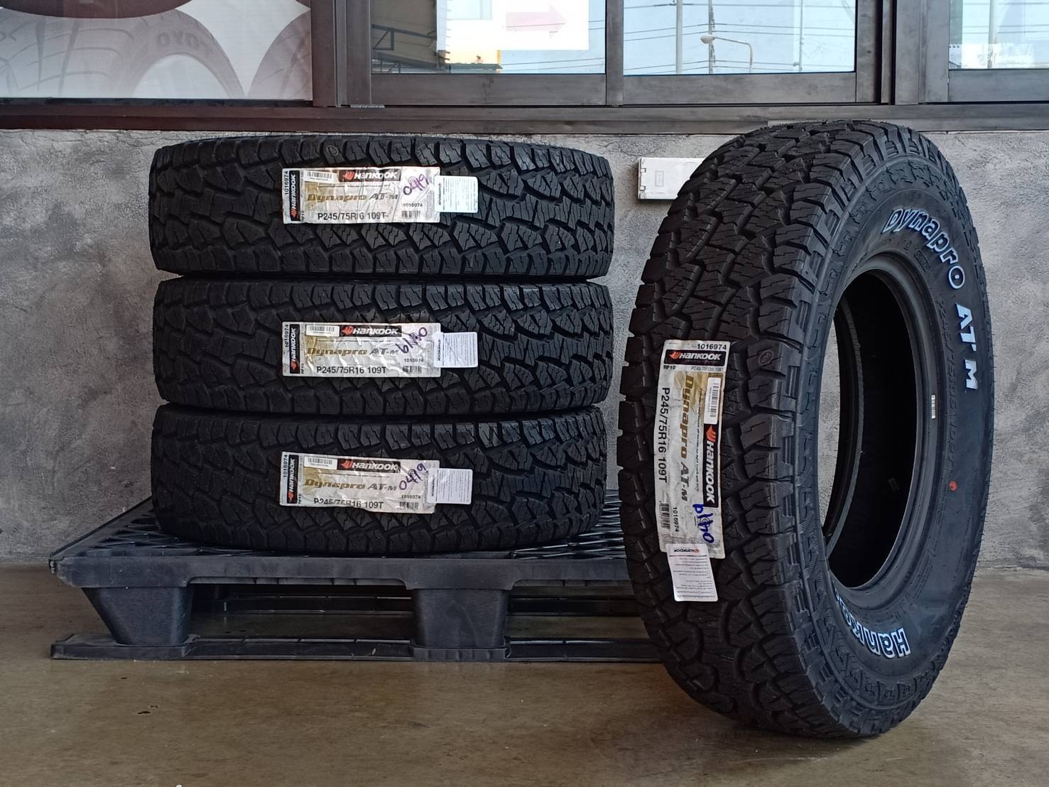 HANKOOK 245/75R16 DYNAPRO AT-Mต้องการส่วนลดราคาพิเศษ กรุณาสอบถาม