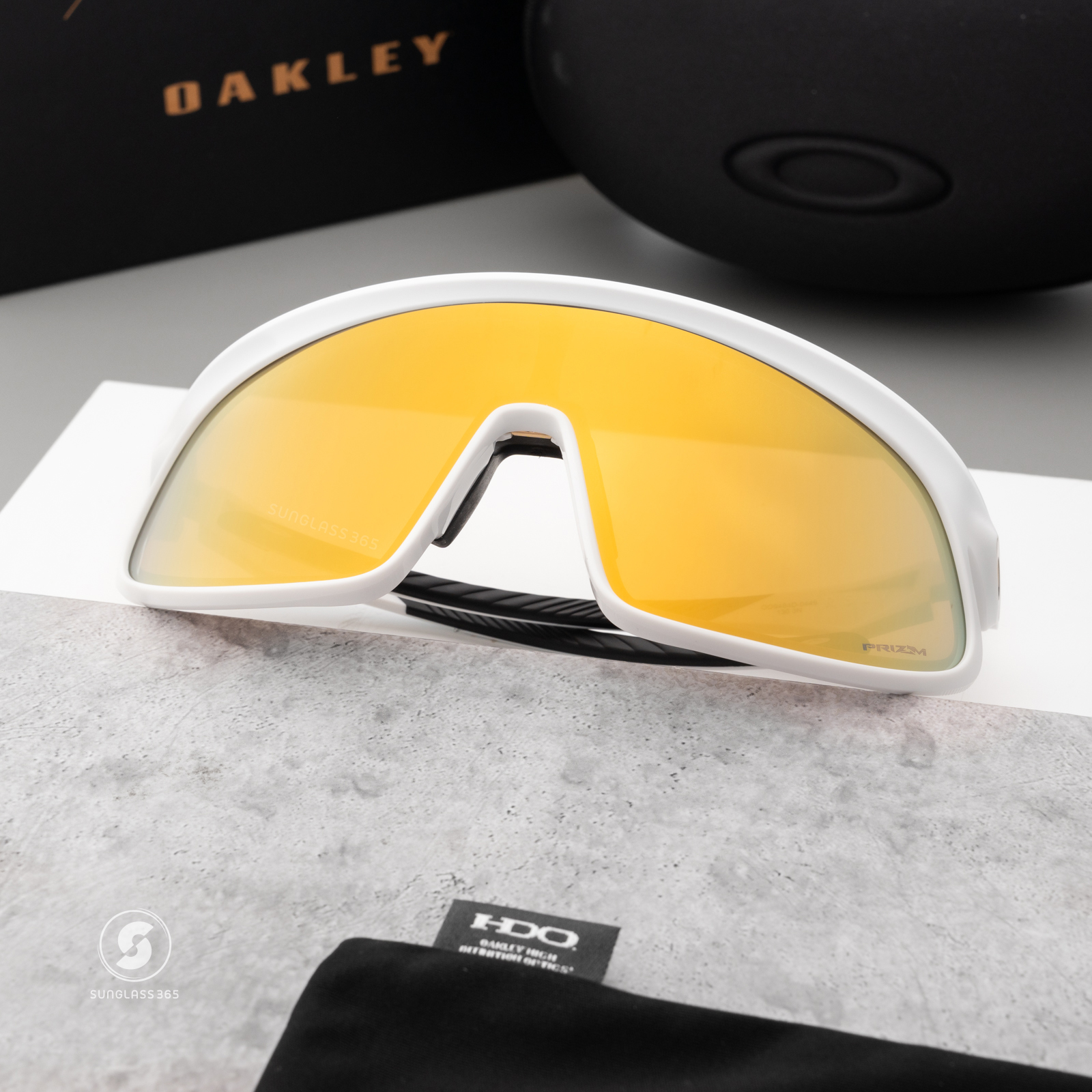 Oakley RSLV OO9484D-04 Matte White Prizm 24K
