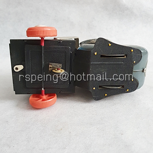 ของเล่นสังกะสีวินเทจ ยุค 60 แม่ไก่เข็นลูกไก่ออกไข่ (สภาพโชว์)