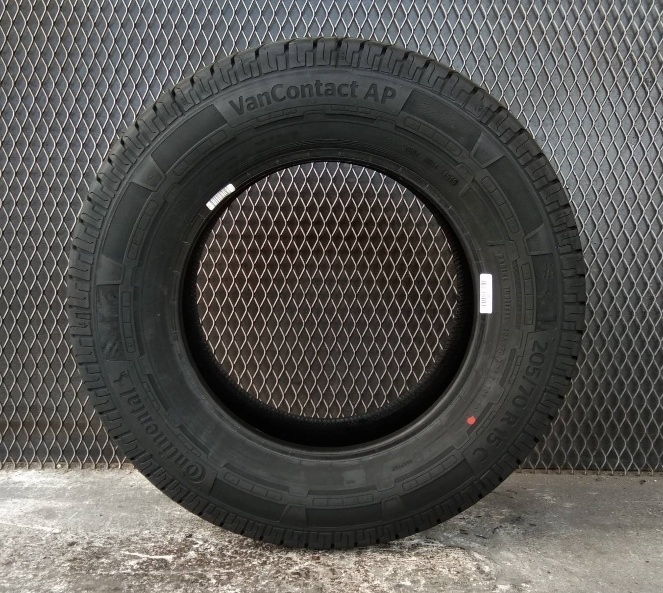 CONTINENTAL VANCONATACT AP 205/70-15 เส้น 2500 ปกติ 3000 ปี19