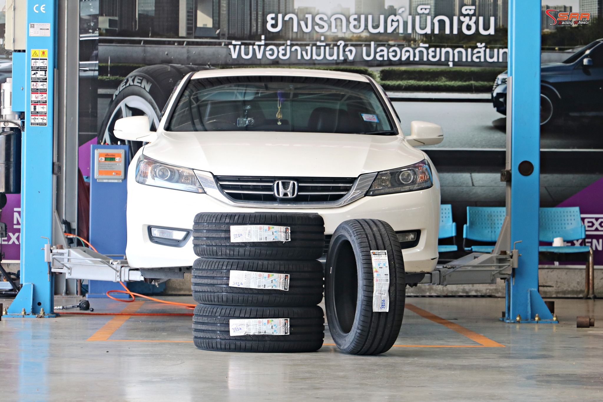ขนาด235/45R18 ดีๆราคาถูกๆ เส้นละ 2980 เท่านั้น