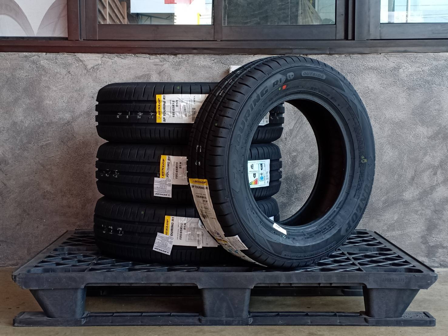 DUNLOP 195/65R15 SP TOURING R1 91H MADE IN INDONESIA