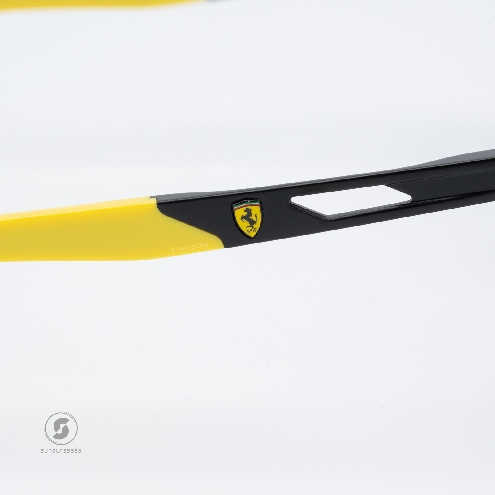 แว่นสายตา Scuderia Ferrari FZ8011U 504