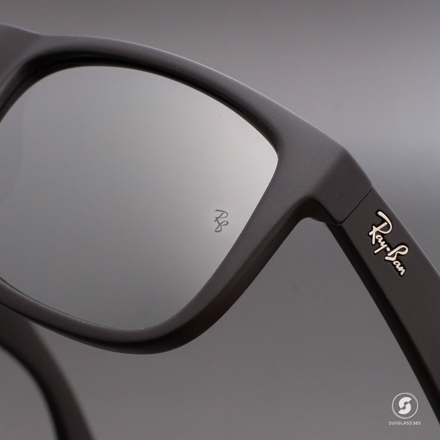 Ray-Ban RB4165F 622/6G Justin Black rubber Grey silver mirror