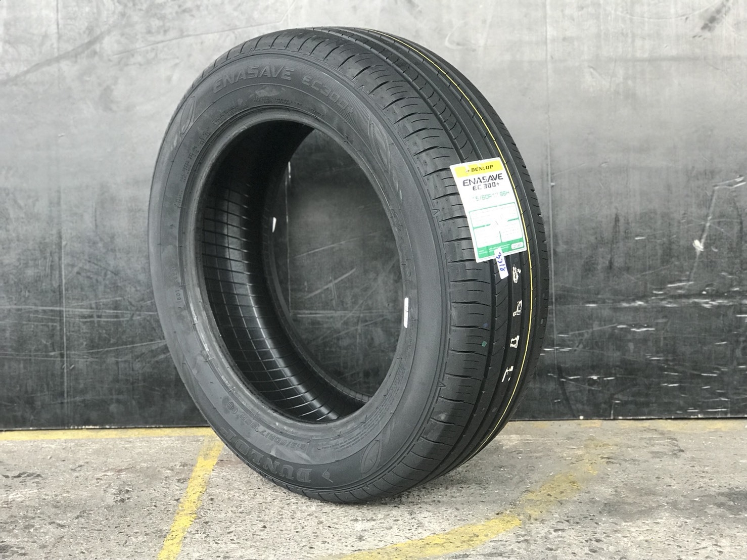 DUNLOP EC300+ 215/60-17 ราคาถูก ยางใหม่ปี18