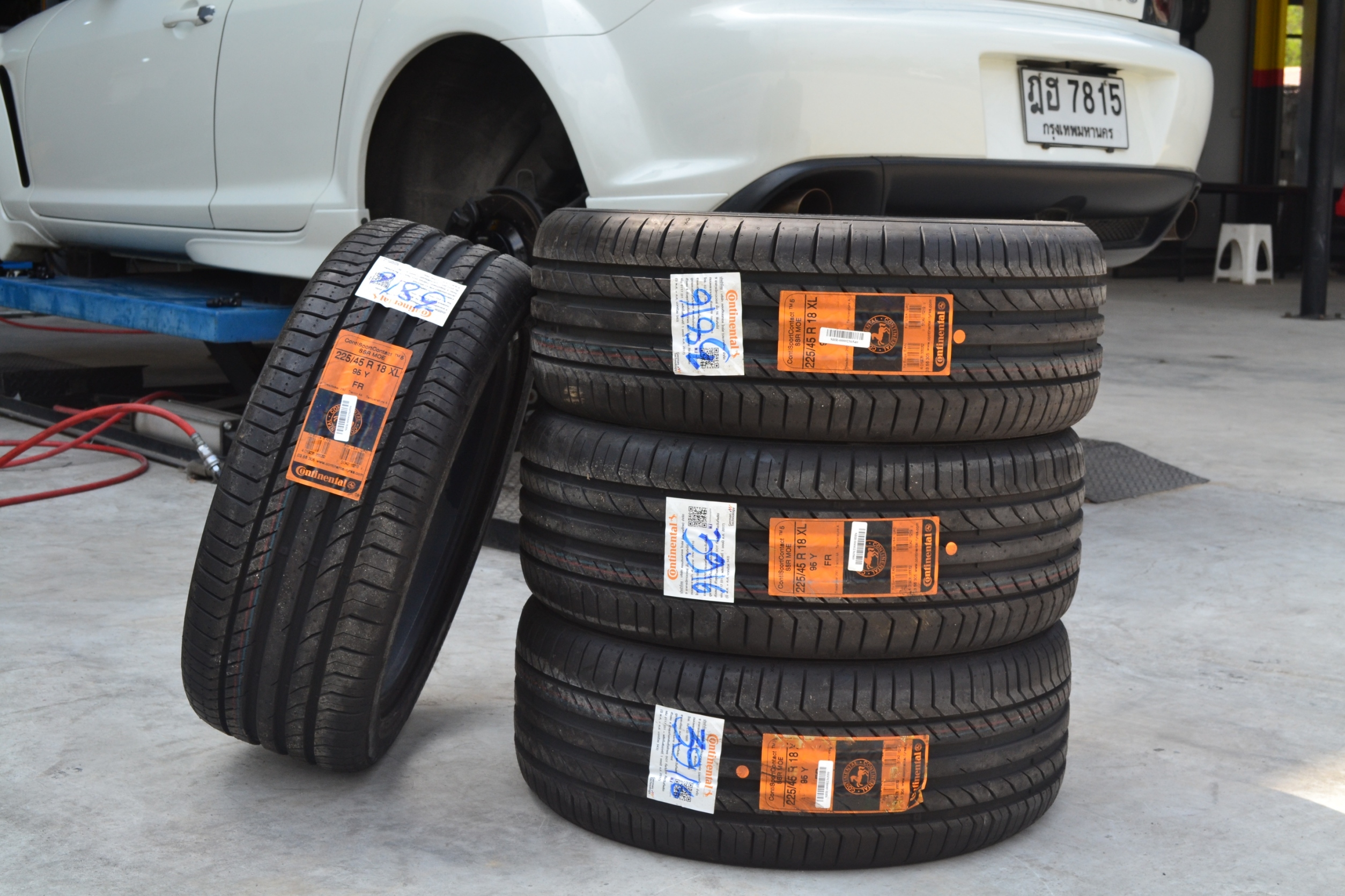 CONTINENTAL CONTACT5 (RUNFLAT) 225/45-18 เส้น 5800 ปกติ 14500 เท่านั้น