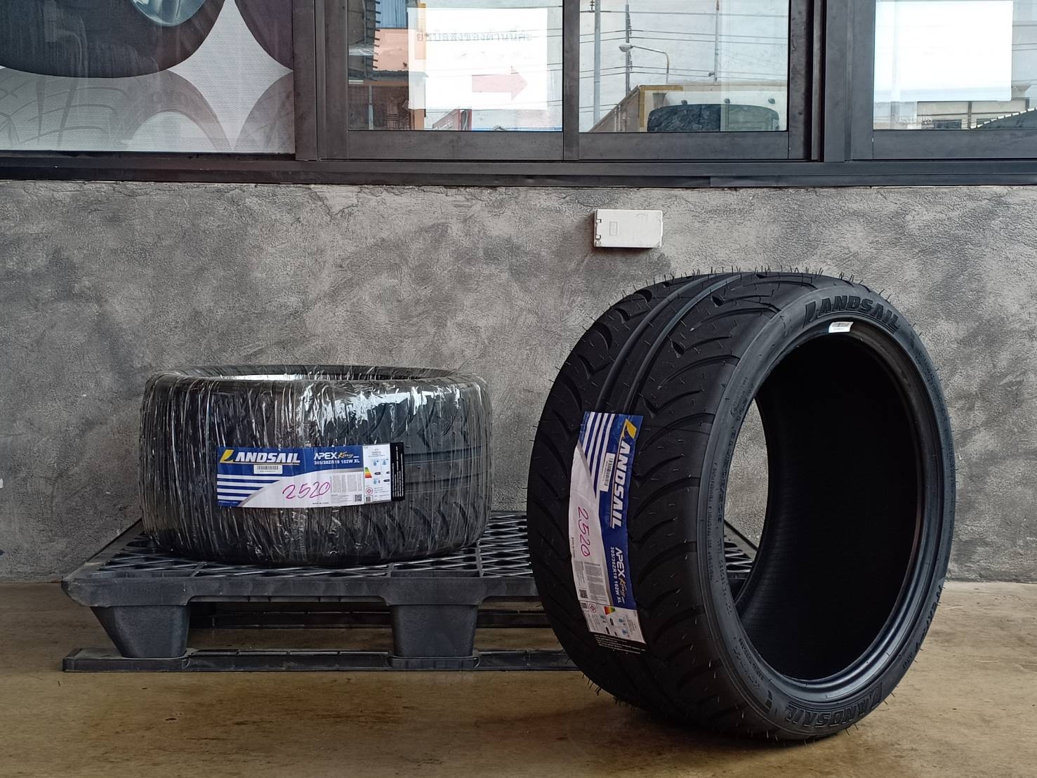 LANDSAIL APEXKING AK01 ยางซอฟสัญชาติไทย เทรดแวร์ 200 ขายราคาส่ง