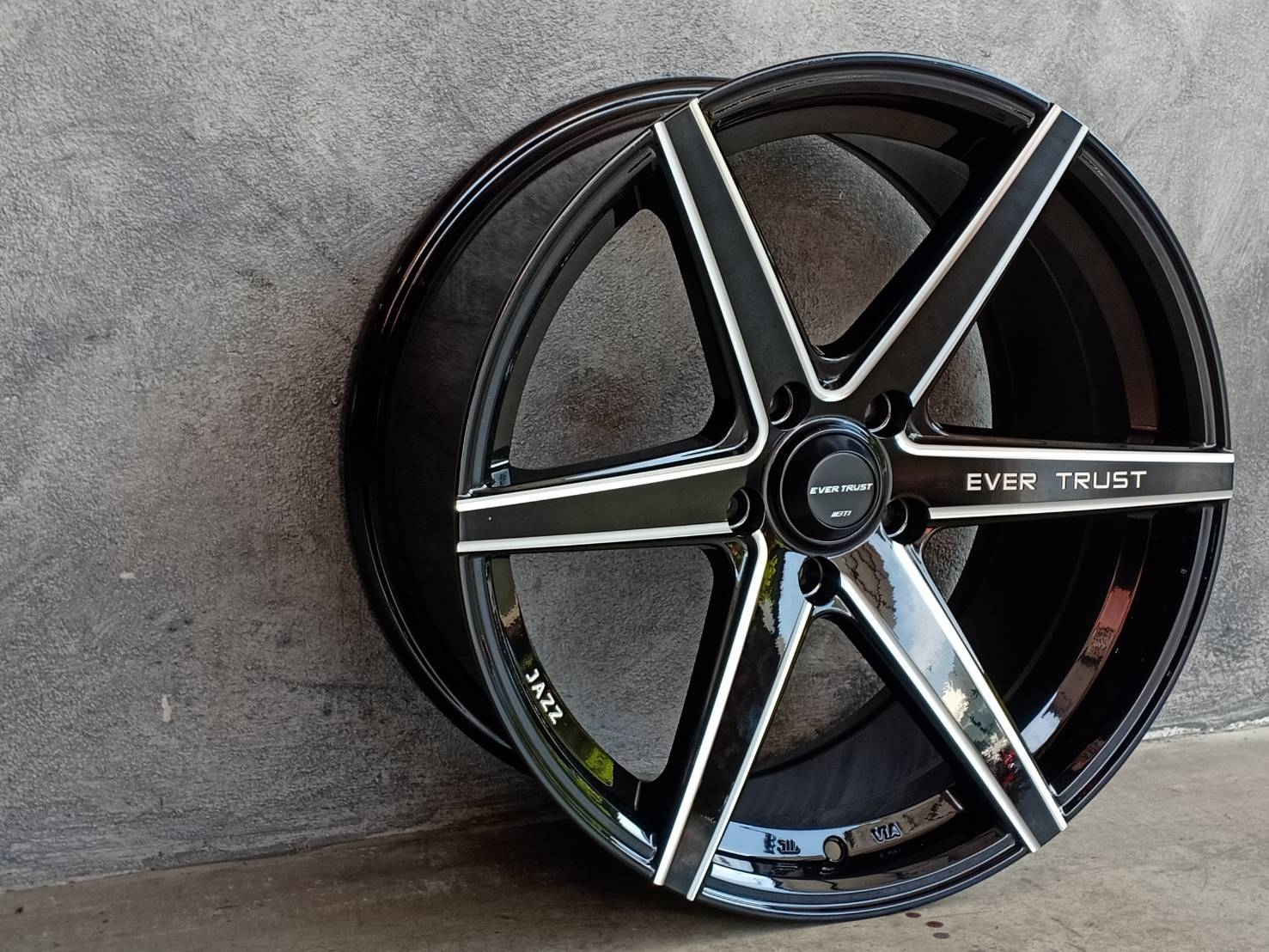 JAZZ 18X8.5 5X114.3 33 73.1 GLOSS BLACK/MILLING