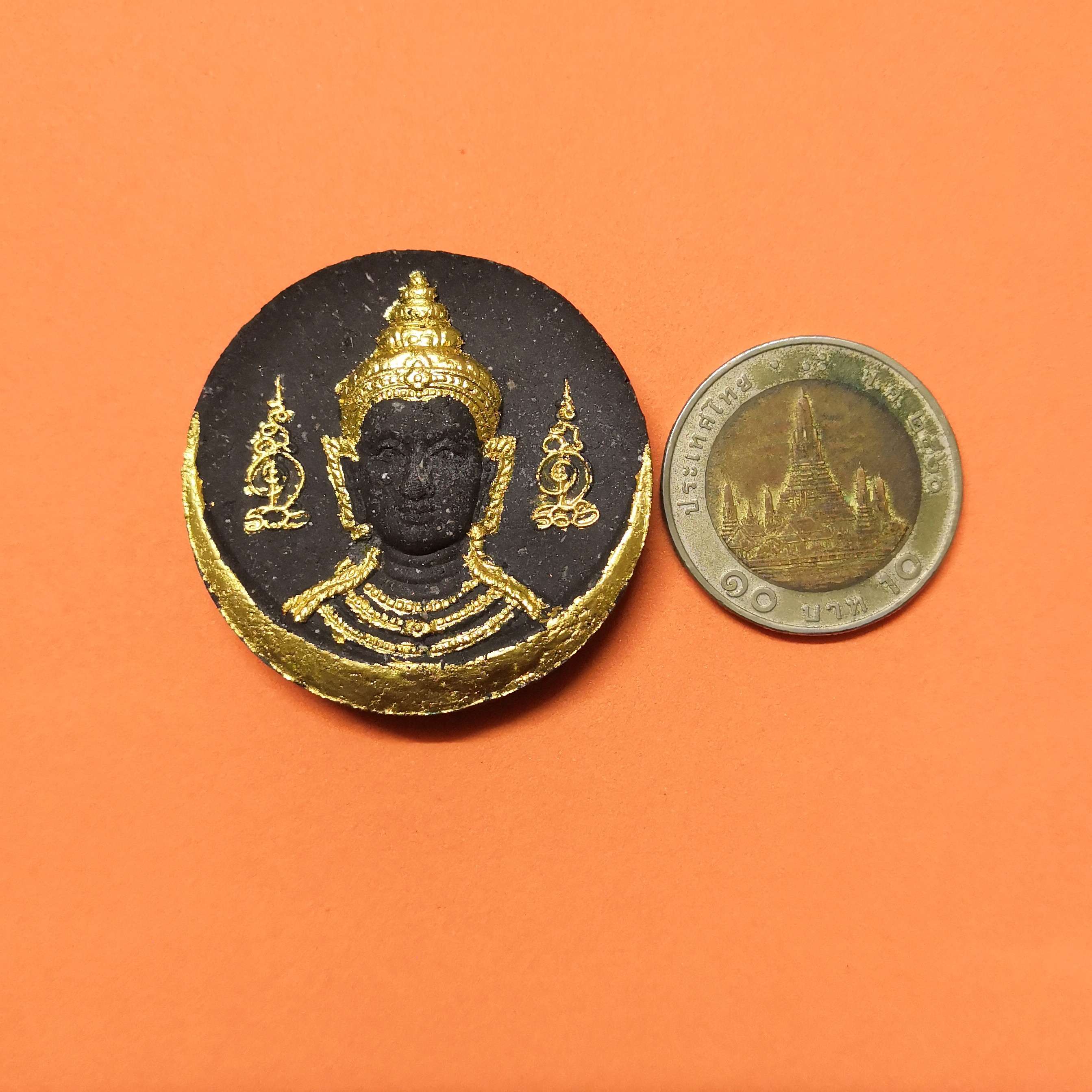 เหรียญ จตุคาม รามเทพ รุ่น โคตรรวย วัดโคกโพธิ์สถิตย์ จ.นครศรีธรรมราช ปี 2550 เนื้อว่านดำปิดทอง ขนาด 3.9 เซน พร้อมกล่องเดิม