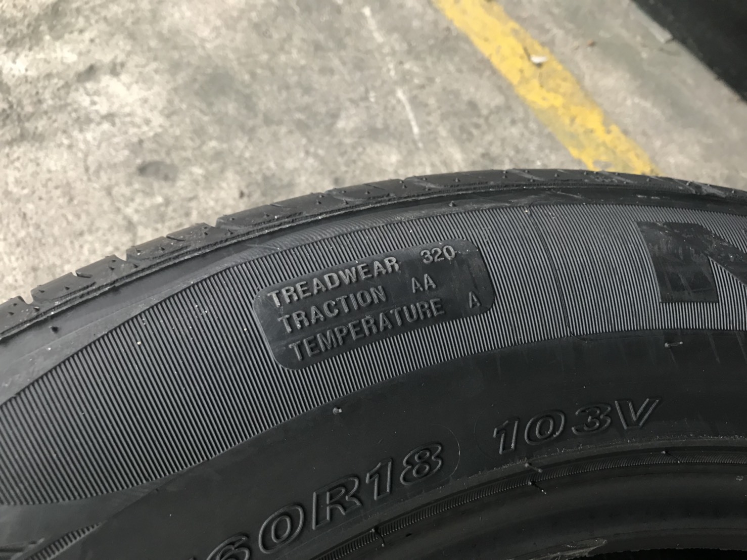 NEXEN RU1 235-60-18 เส้น 4500 ปี18