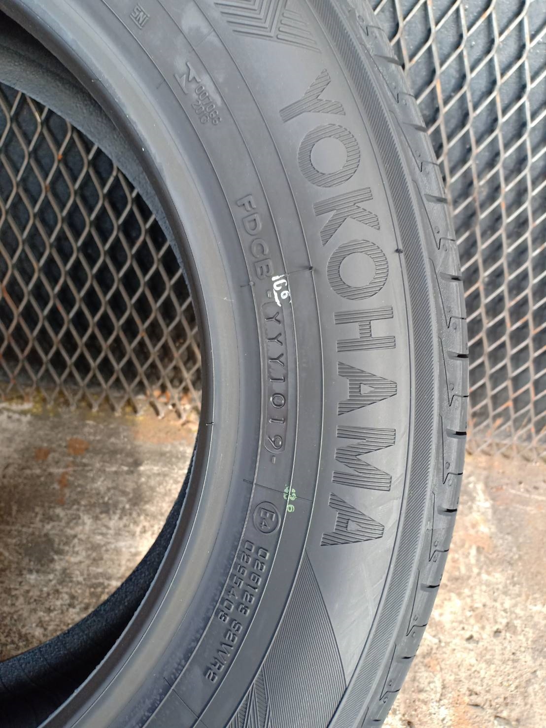 YOKOHAMA V552 195/60-15 ปี19 ราคาส่ง