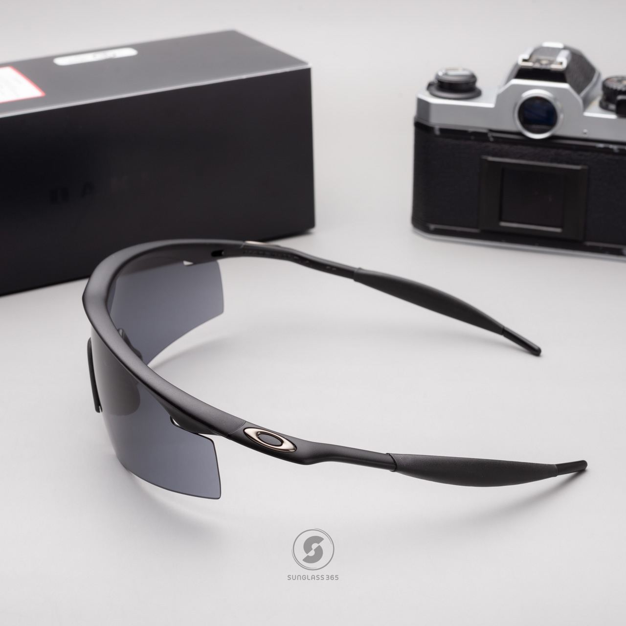 Oakley SI M Strike OO9060 11-162 Black Grey