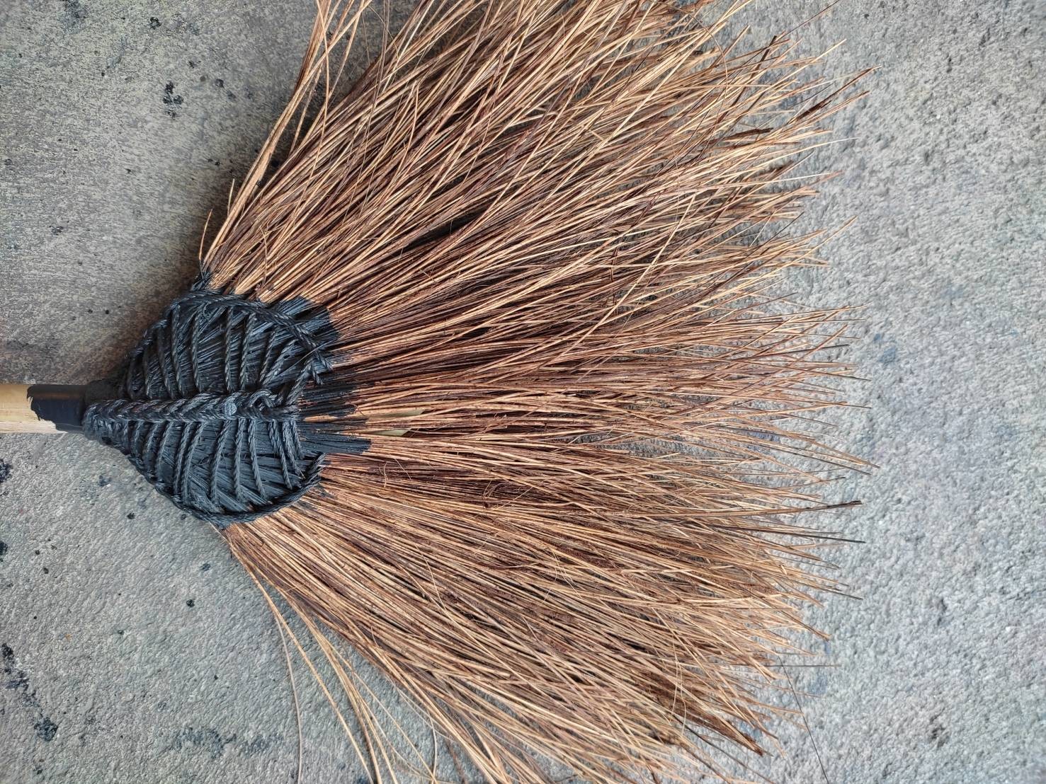 ไม้กวาดหยากไย่ ด้ามไม้