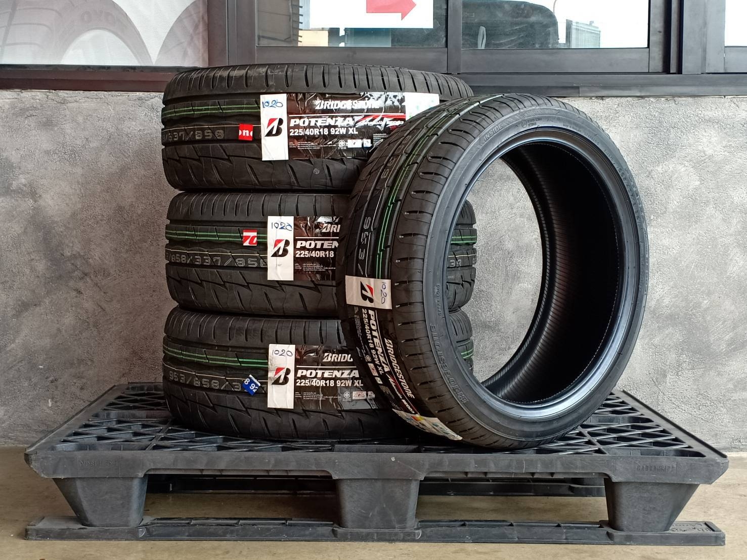 BRIDGESTONE 225/40R18 POTENZA RE003 ต้องการส่วนลดราคาพิเศษ กรุณาสอบถาม