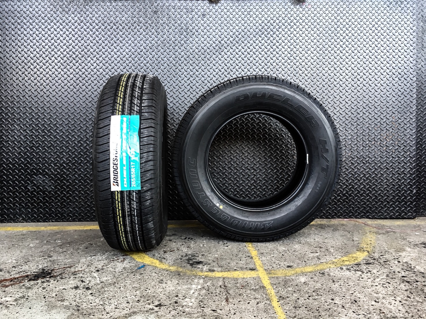 ยางใหม่ค้างปี BRIDGESTONE 684II 255/65-17 เส้น 2500 ปกติ 7500 ปี16 มี2เส้น เท่านั้น