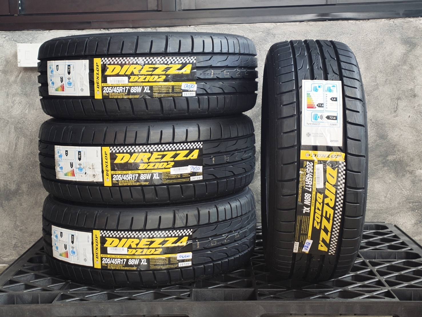 DUNLOP DIREZZA DZ102 205/45R17