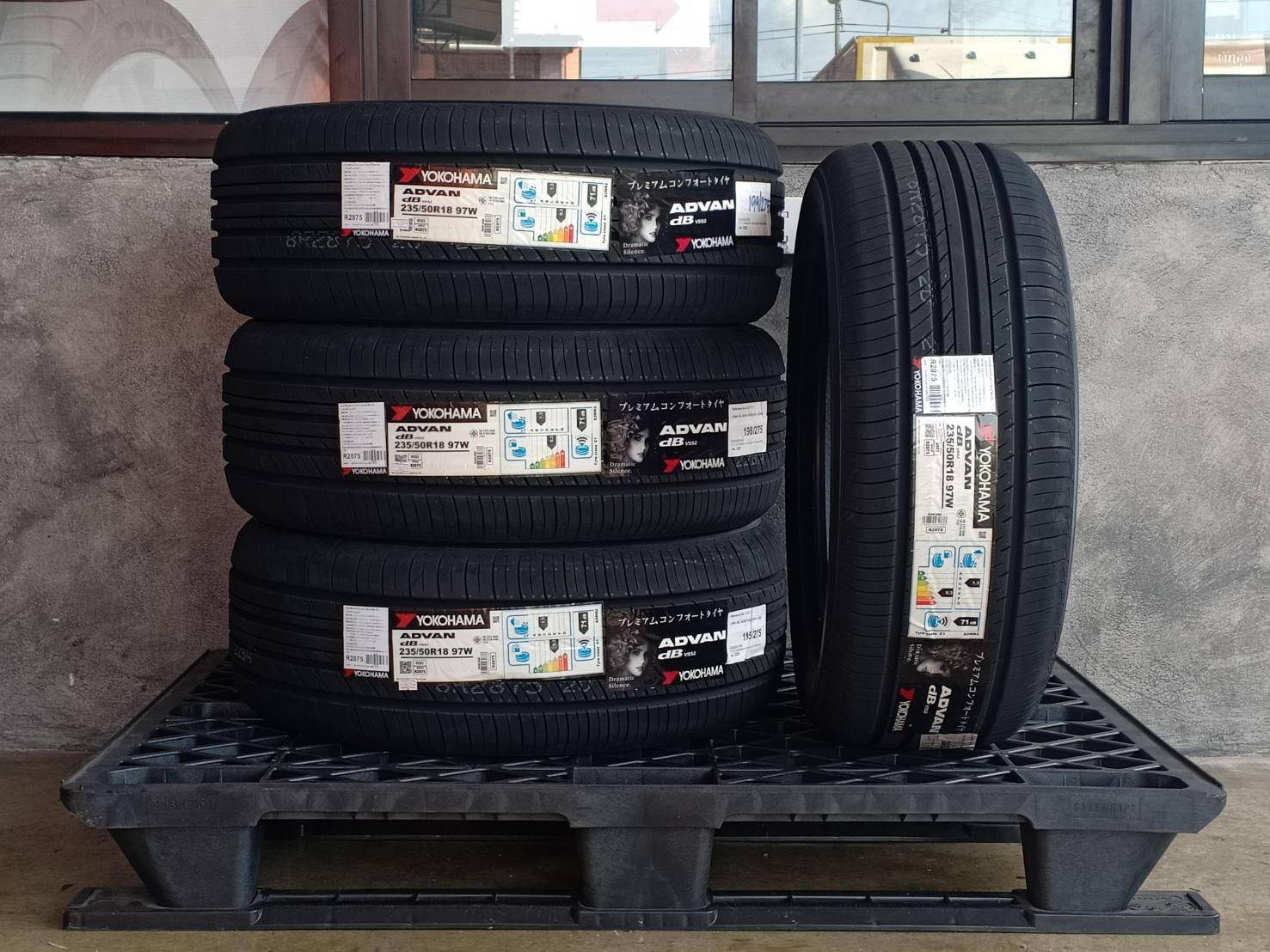 YOKOHAMA ADVAN dB V552 235/50R18 ปี20