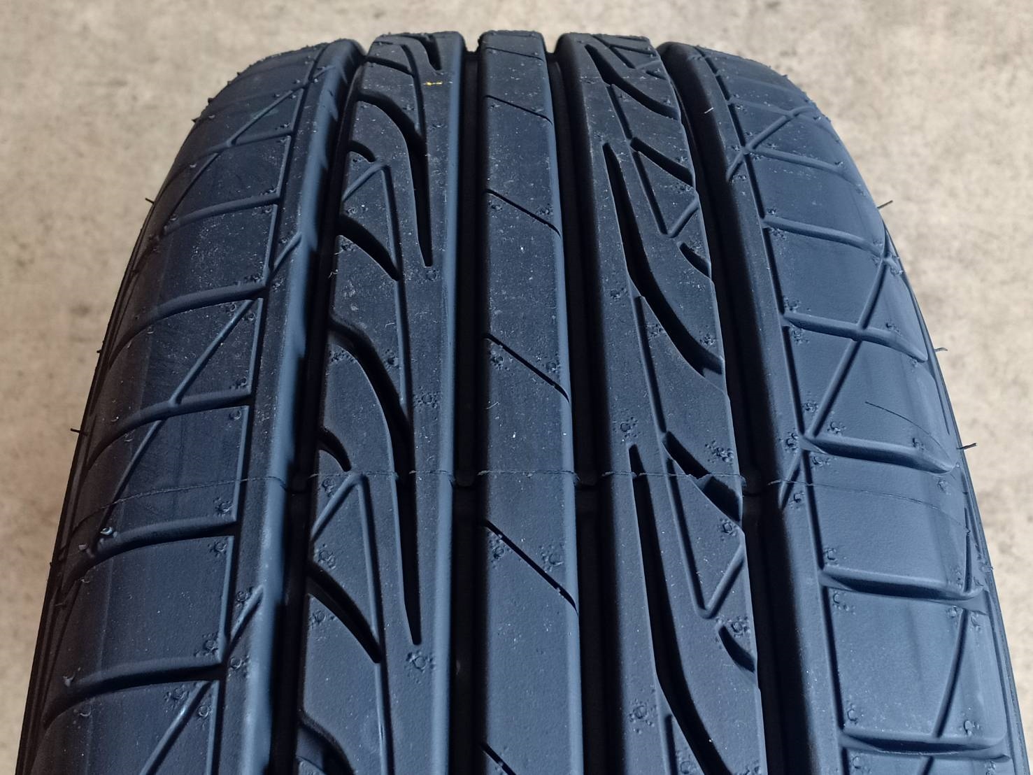 DUNLOP LM704 195/65-15 ราคาพิเศษ ปีใหม่กว่า ราคาถูกกว่าเดิม