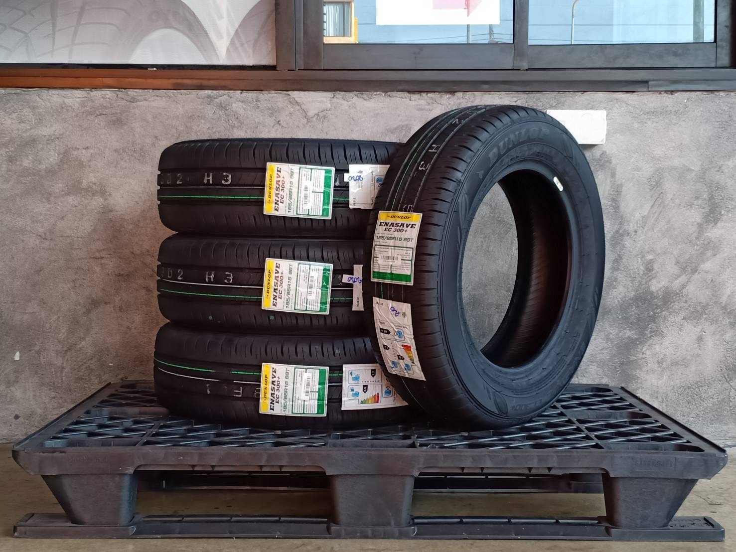 DUNLOP 185/65R15 ENASAVE EC 300+ 88T MADE IN THAILAND