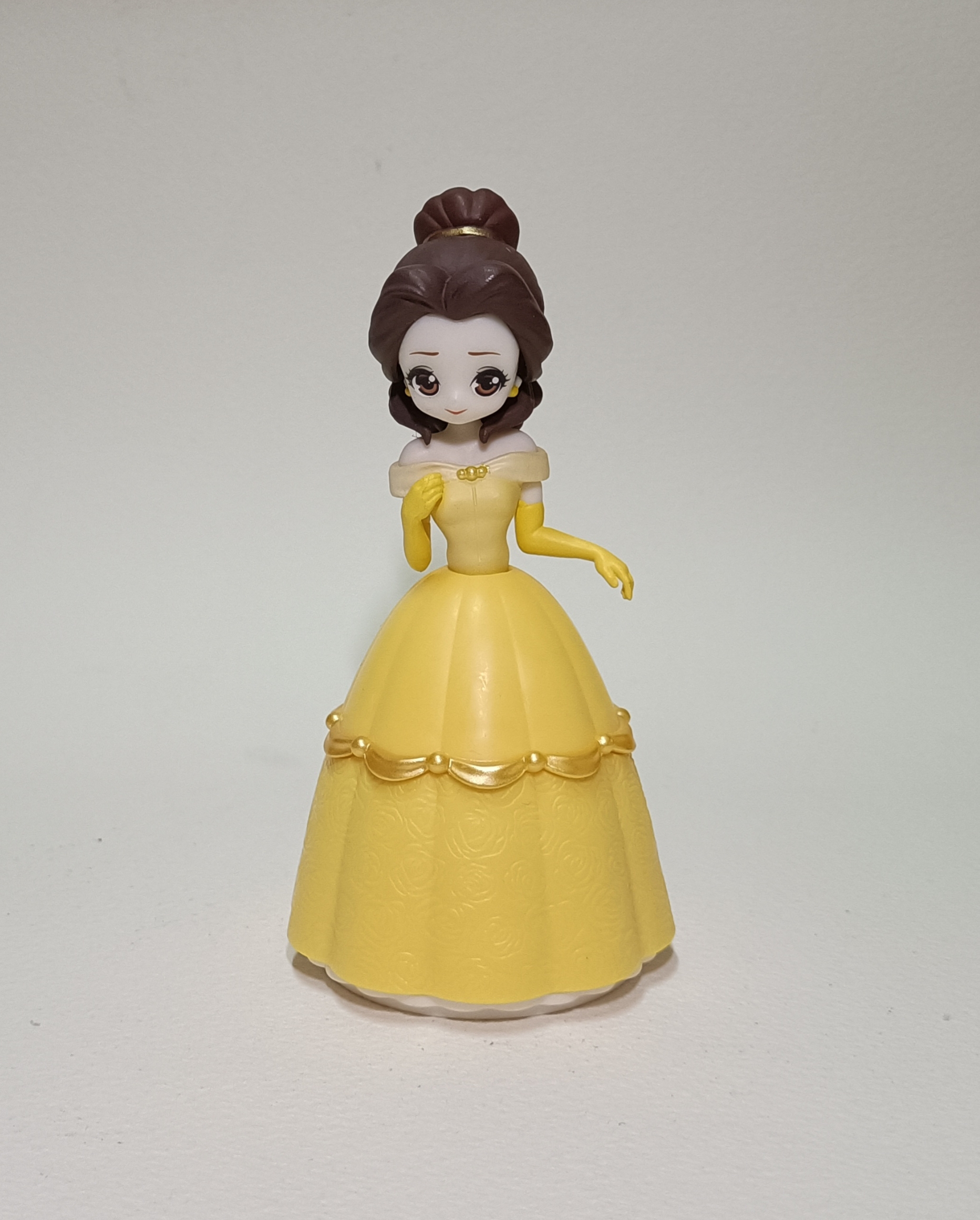 โมเดลฟิกเกอร์ Disny doll mini figure Bell Beauty & the Beast มือ2 สภาพดี มีตำหนิรอยบ้าง สูงประมาณ 12.5 ซม