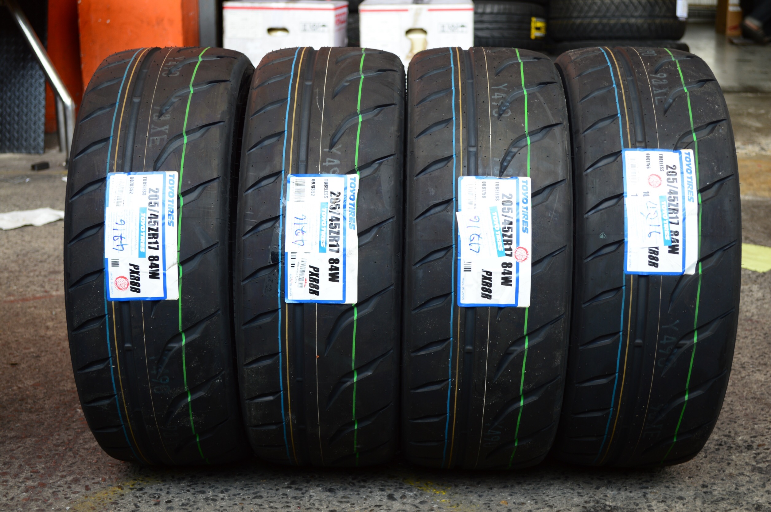 TOYO R888R 295/30R18