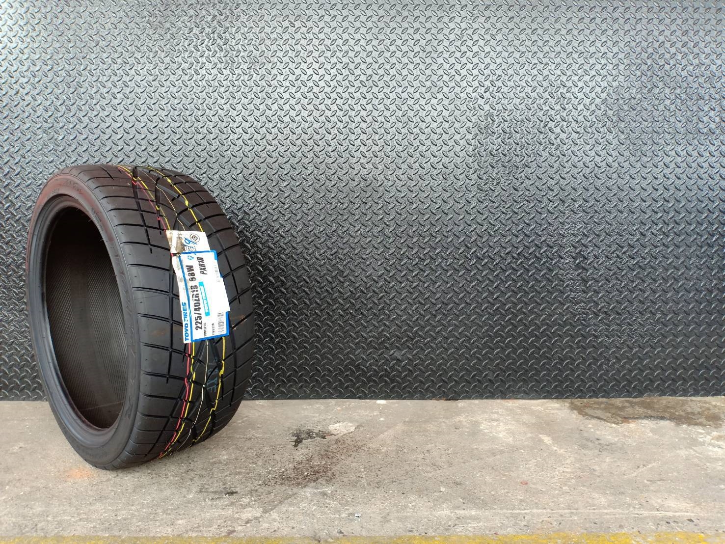 มาแล้ววว TOYO R1R 225/40-18 ปี19 ราคาสุด