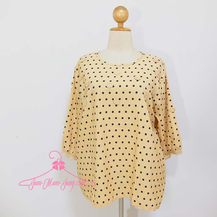 *อกฟรีไซส์50-52นิ้ว*เสื้อคนอ้วนผ้าไหมอิตาลีสีครีมน้ำตาลลายจุดปักลูกไม้เล็กๆกระจาย แขน4ส่วนแต่งลูกไม้ สวยหวานน่ารักมากๆค่ะ