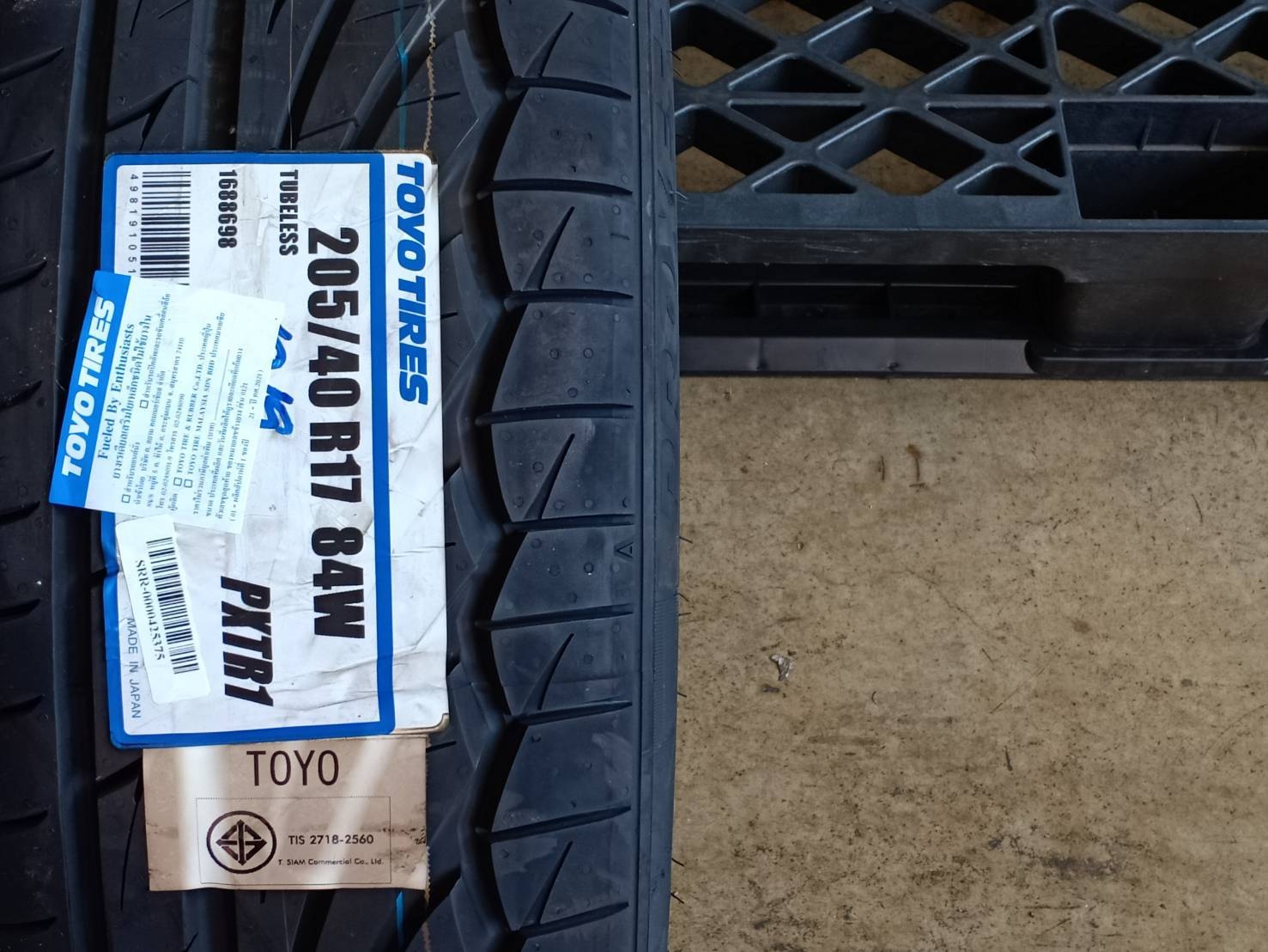 TOYO 205/40R17 PROXES TR1 84W MADE IN JAPAN