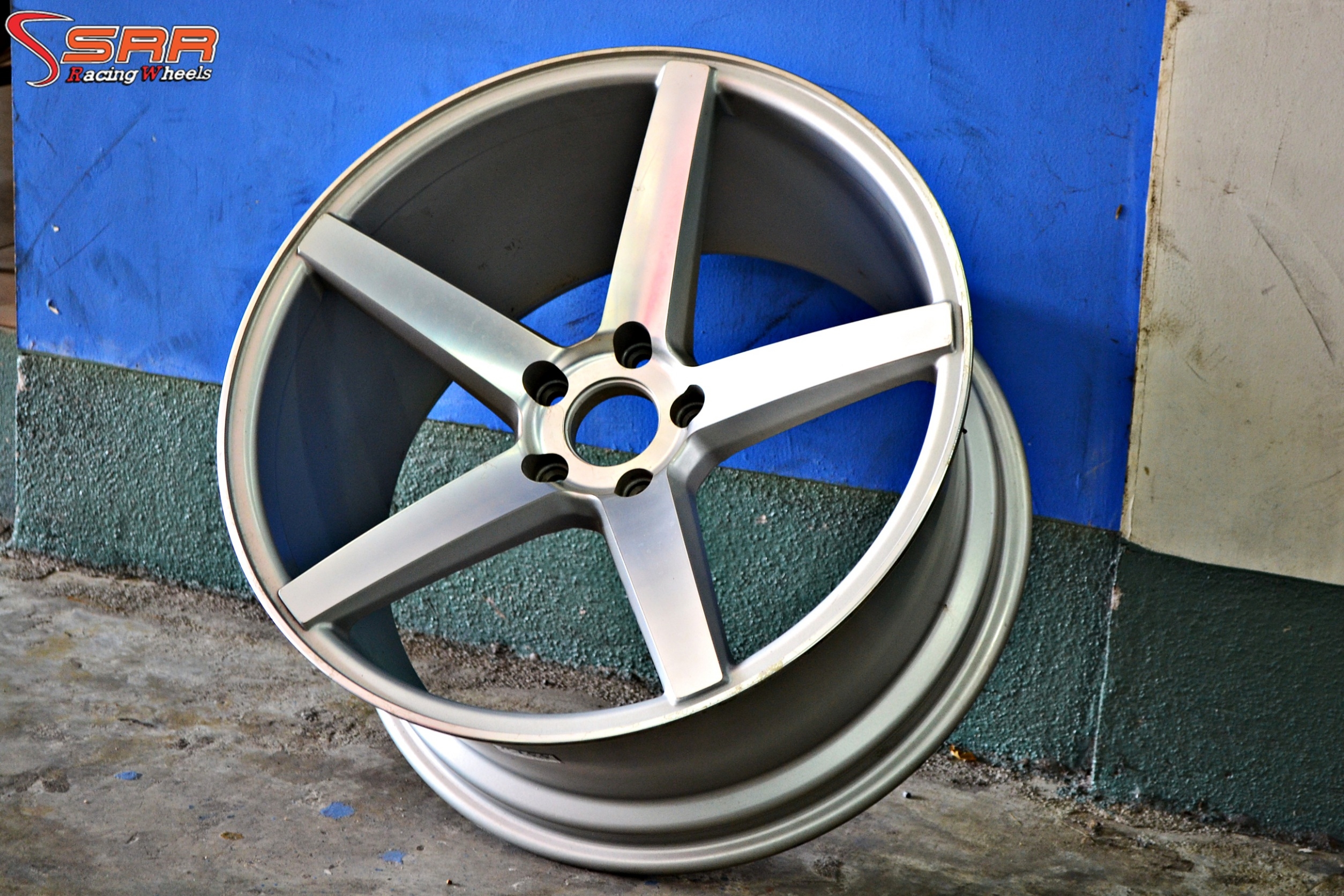#แนะนำล้อแฟชั่น #คุณภาพจากโรงงาน #ราคาสุดคุ้ม Model:VOSSEN CV3 218 Size:19x8.5-9.5 inch Offset:+32 +35 pcd:5x112 Center Bore:72.5 mm Color:MATT SILVER/MF