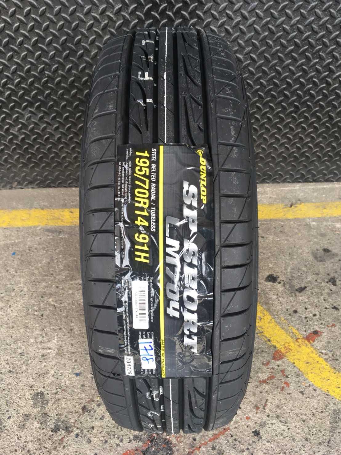 DUNLOP LM704 195-70-14 เส้น 2250 ปี18 ปกติ 3000