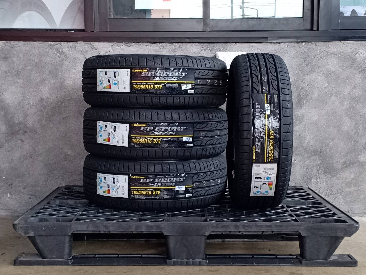 DUNLOP 195/55R16 SP SPORT LM704 ราคาพิเศษ