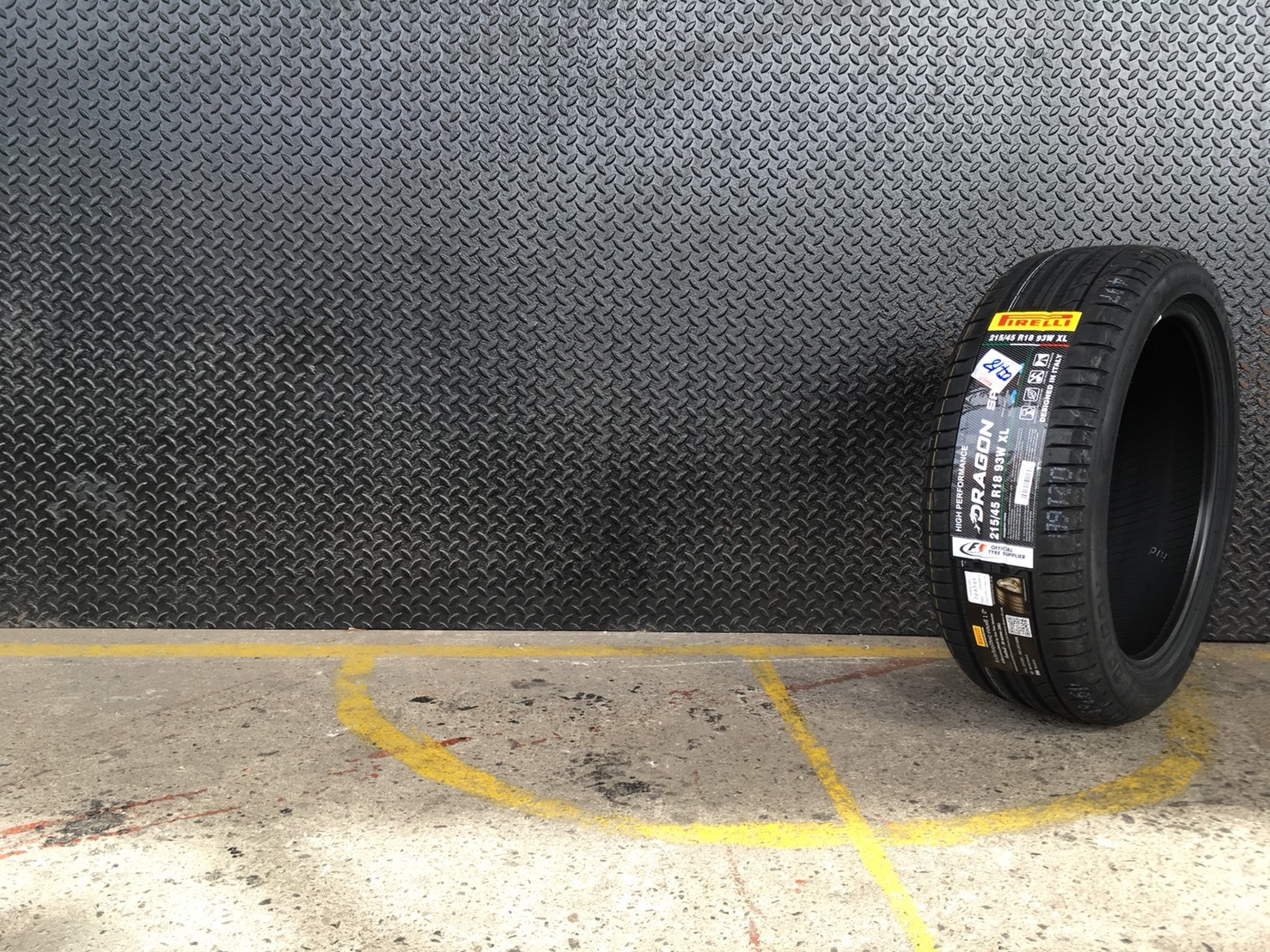 PIRELLI DRAGON SPORT 215-45-18 เส้น 8000 ปี18 ซื้อ2แถม2